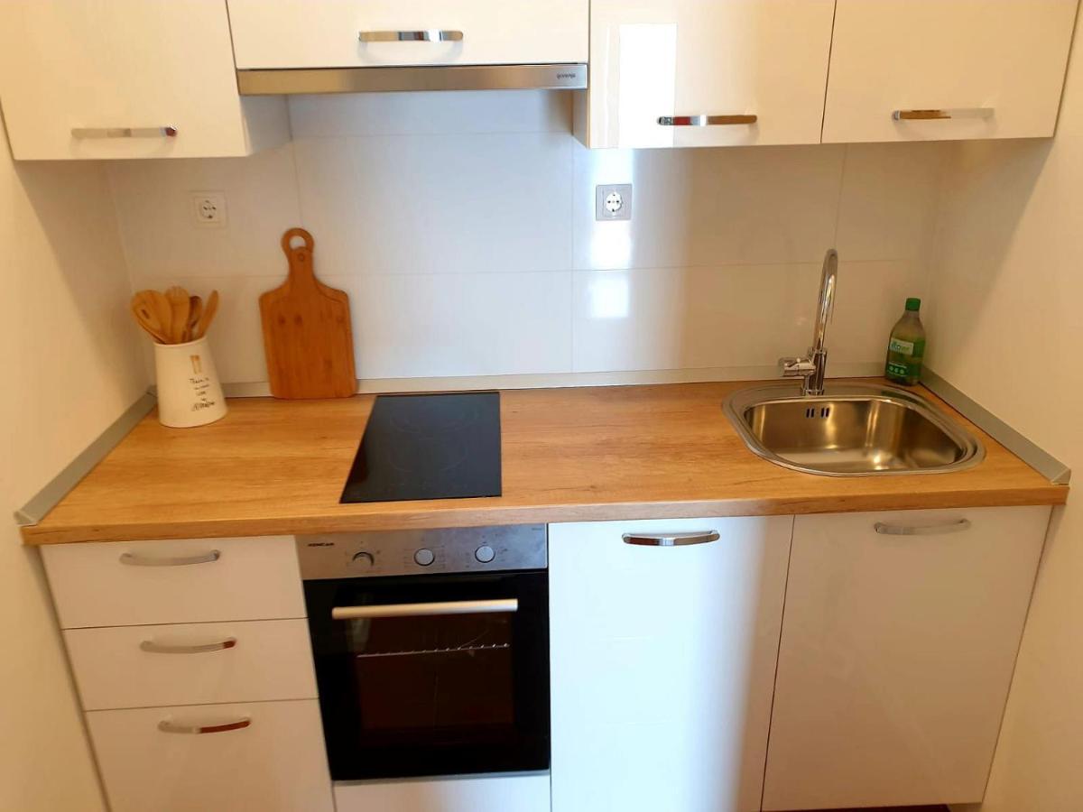 Apartments Kuzmanic Омиш Экстерьер фото
