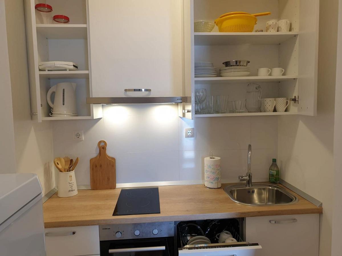 Apartments Kuzmanic Омиш Экстерьер фото
