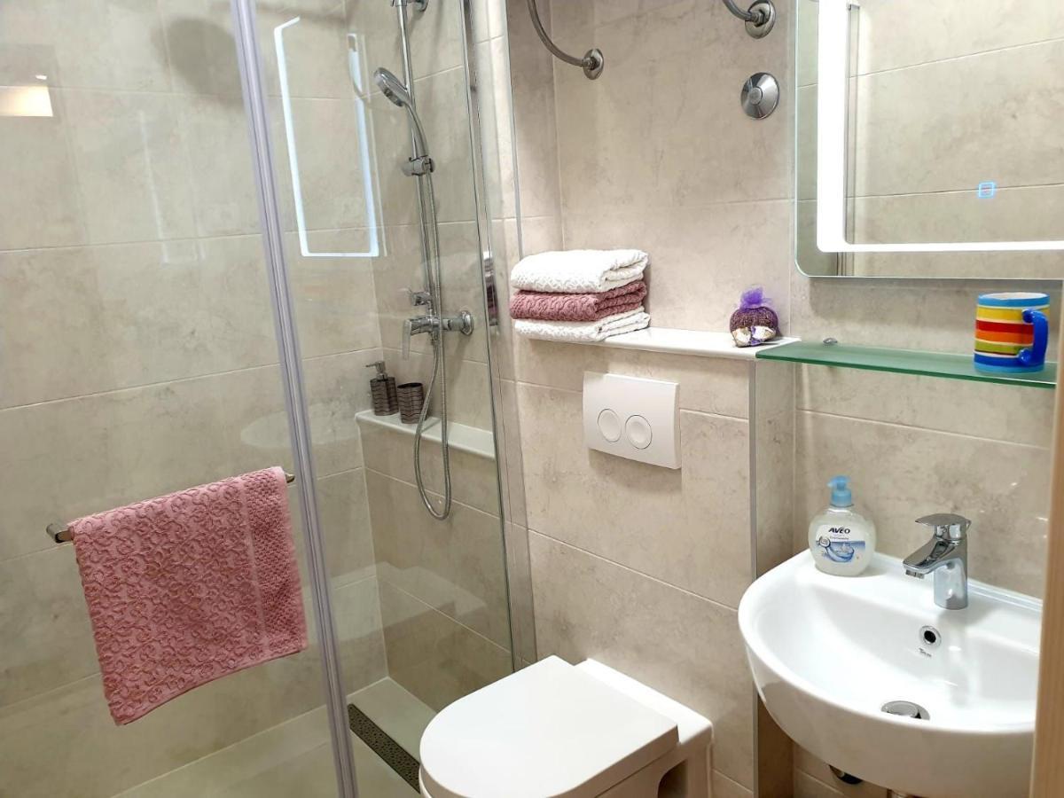 Apartments Kuzmanic Омиш Экстерьер фото