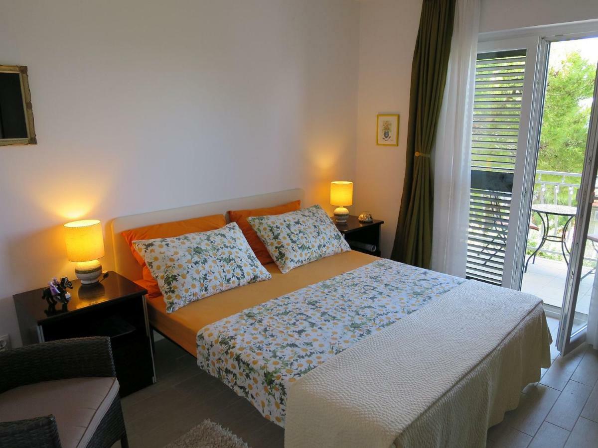 Apartments Kuzmanic Омиш Экстерьер фото