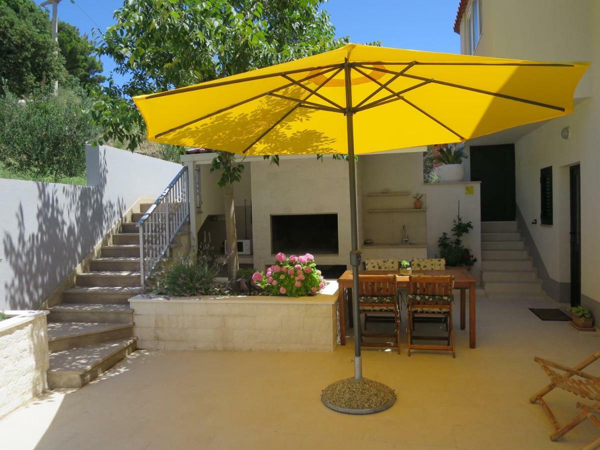 Apartments Kuzmanic Омиш Экстерьер фото